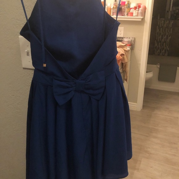 Halter dress - Picture 3 of 4